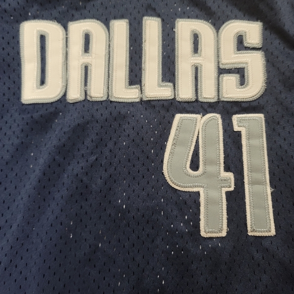 Vintage Dirk Nowitzki Dallas Mavericks basketball jersey. - Picture 4 of 7